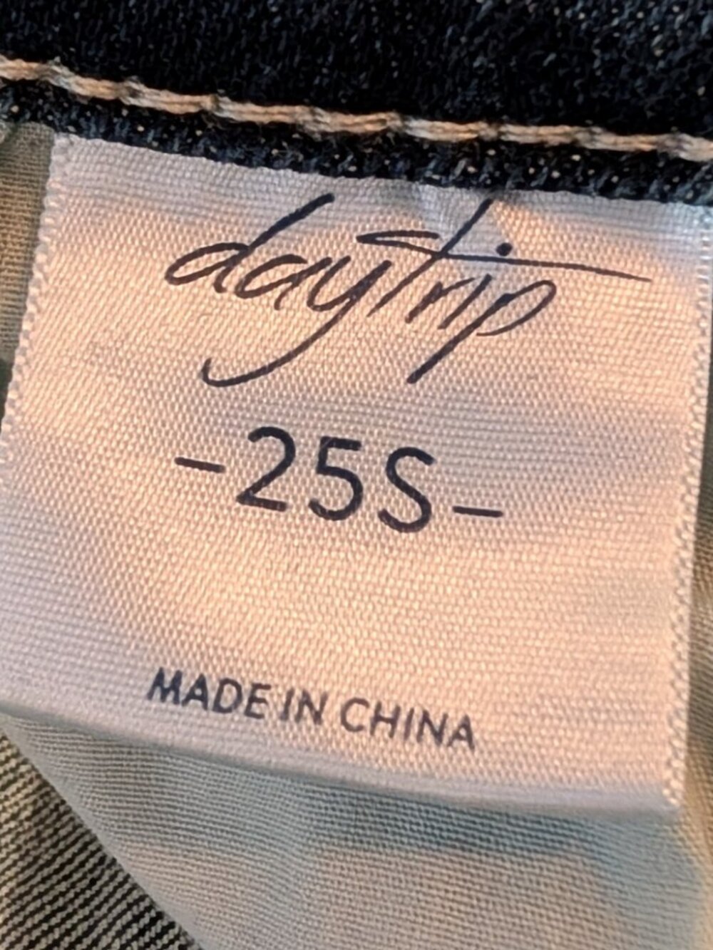 Daytrip Jeans from Buckle - Picture 3 of 4